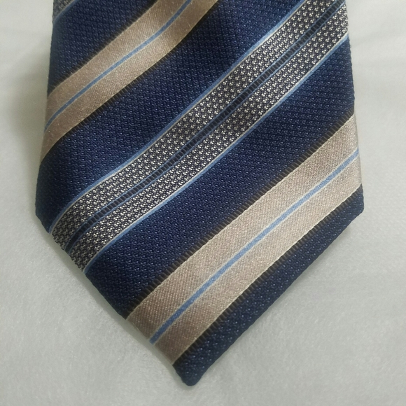 Stunning Mens Canali Tie - Picture 2 of 4